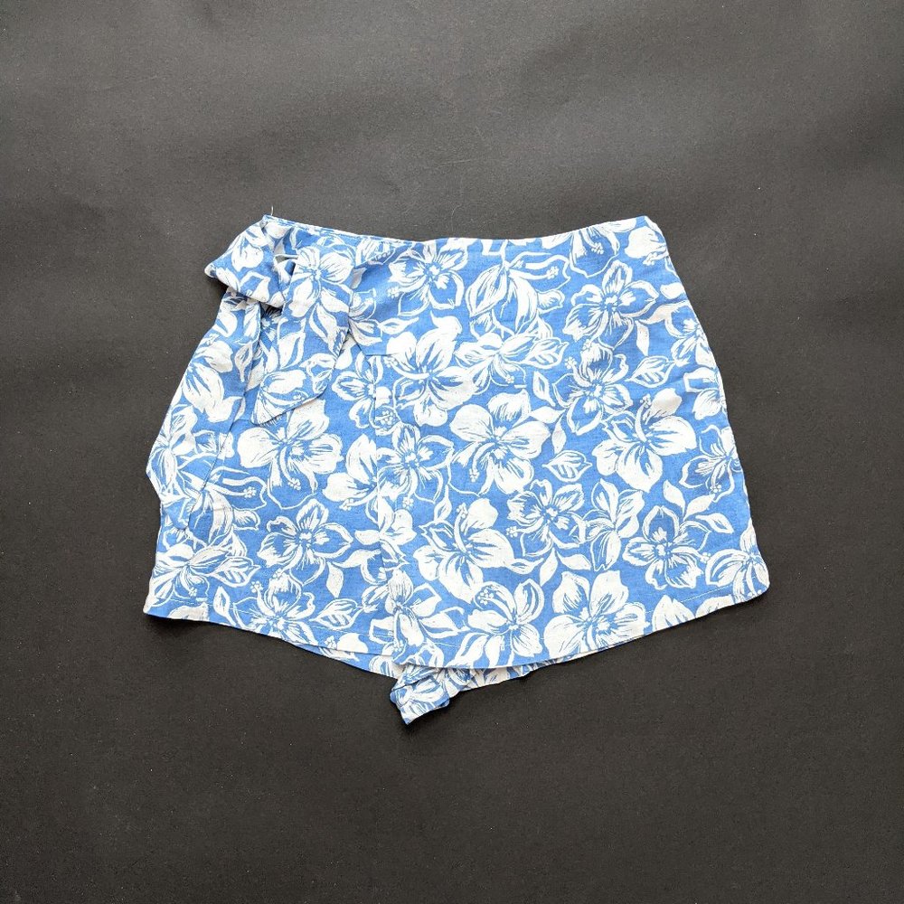 NWT Pull & Bear Blue Flower Patton Pants with Flap size: S